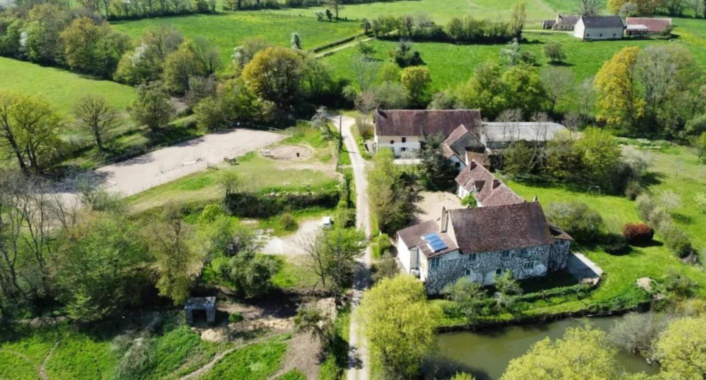 Ferme Equestre & Chambres D'Hotes Gateau Stables Proche Guedelon Saint-Amand-en-Puisaye Exteriör bild